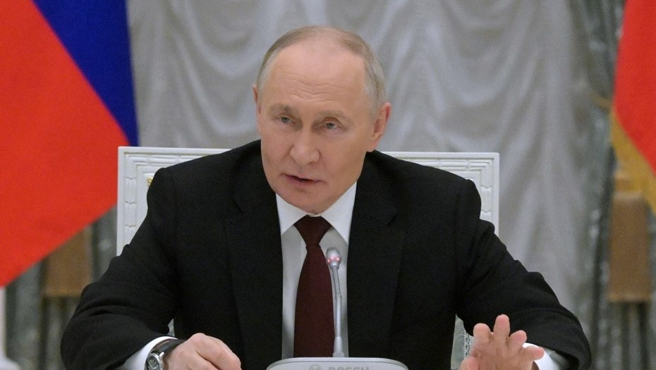 Президент РФ Владимир Путин с участниками V конгресса молодых учёных Президент РФ Владимир Путин с участниками V конгресса молодых учёных