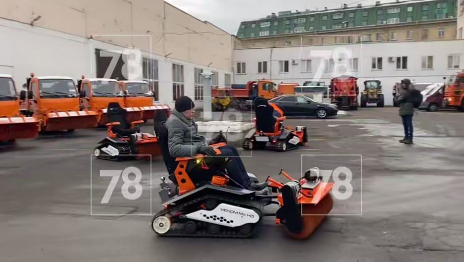 Новые гусеничные снегоуборщики в Петербурге. Новые гусеничные снегоуборщики в Петербурге.