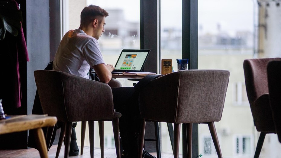 Названы возможные тарифы технологического сбора на смартфоны и ноутбуки