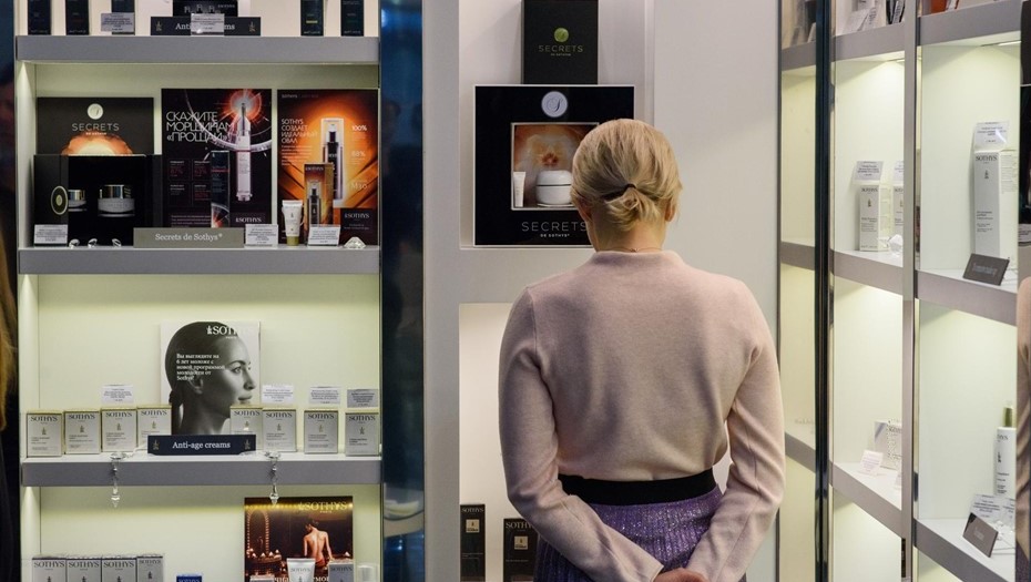 В России сокращается число магазинов косметики