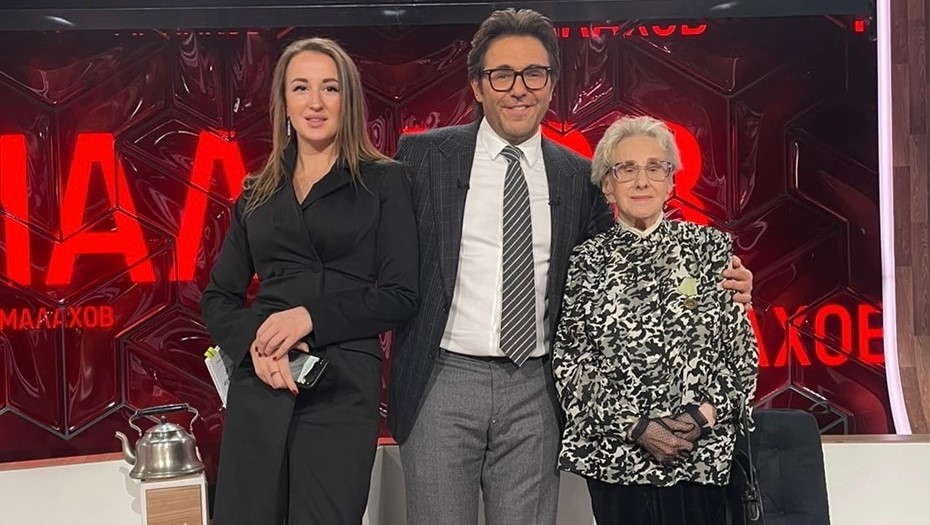 Блокадница Нина Сахарнова вместе с внучкой у Малахова Блокадница Нина Сахарнова вместе с внучкой у Малахова
