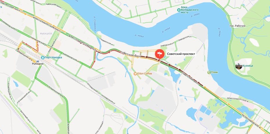 Утренняя пробка на Советском проспекте в Петербурге 2 декабря 2025 года. 