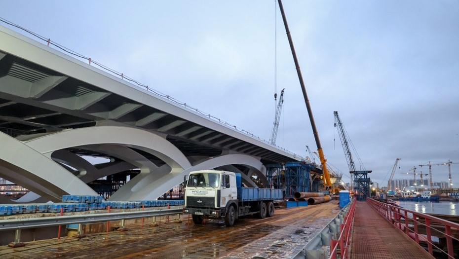 Большой Смоленский мост обещают подготовить к разводке уже к следующей навигации.