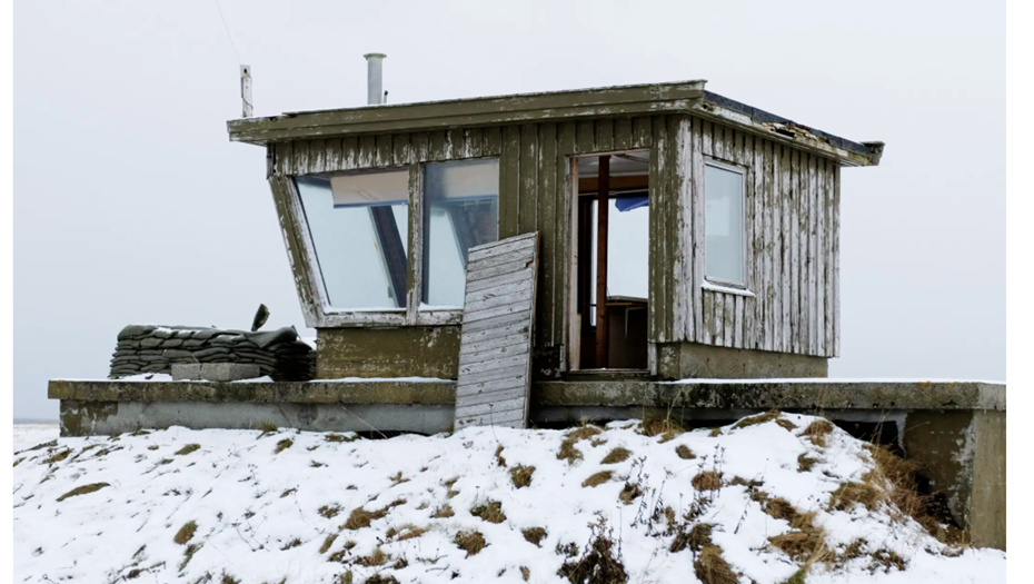 Авиабаза НАТО на острове Аннёйа в Норвегии пришла в запустение без обслуживания и финансирования. Авиабаза НАТО на острове Аннёйа в Норвегии пришла в запустение без обслуживания и финансирования.