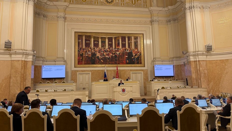 Пленарное заседание в ЗакСе 3 декабря, обсуждение поправки по госоператору КРТ