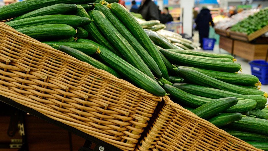 Овощи в гипермаркете. Овощи в гипермаркете.