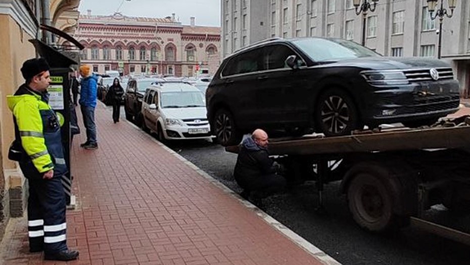С платной парковки Петербурга 5 декабря эвакуировали 21 машину