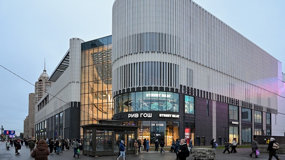 ТРК "Голливуд" у метро "Пионерская" ТРК "Голливуд" у метро "Пионерская"