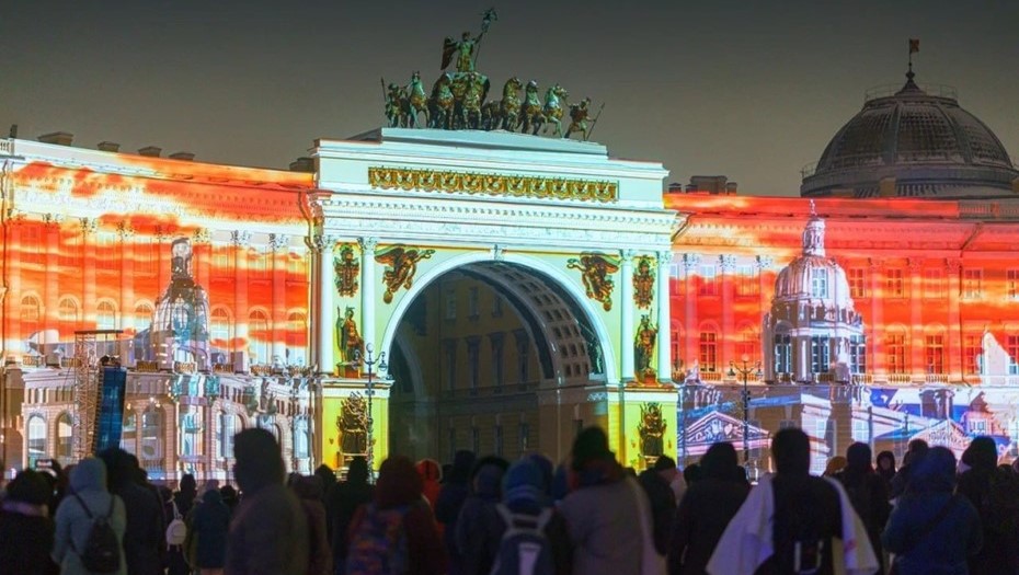 Световое шоу на Дворцовой площади. Световое шоу на Дворцовой площади.