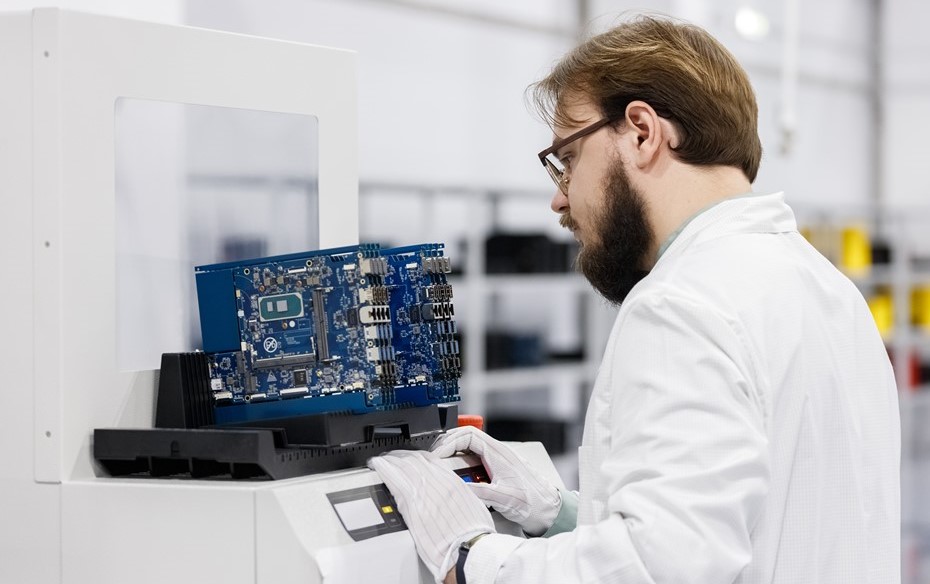 Современные технологии требуют от компьютеров повышенной мощности Современные технологии требуют от компьютеров повышенной мощности