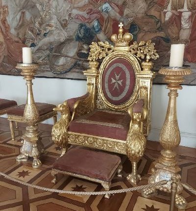 Трон магистра Мальтийского ордена в Эрмитаже. 