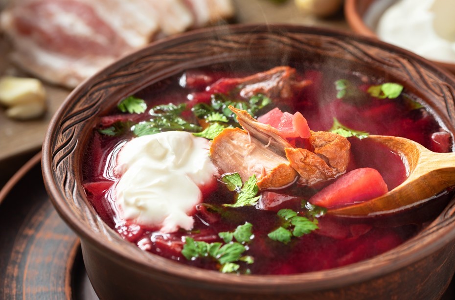 Даже традиционных рецептов борща существует больше десятка, в зависимости от региональных особенностей Даже традиционных рецептов борща существует больше десятка, в зависимости от региональных особенностей