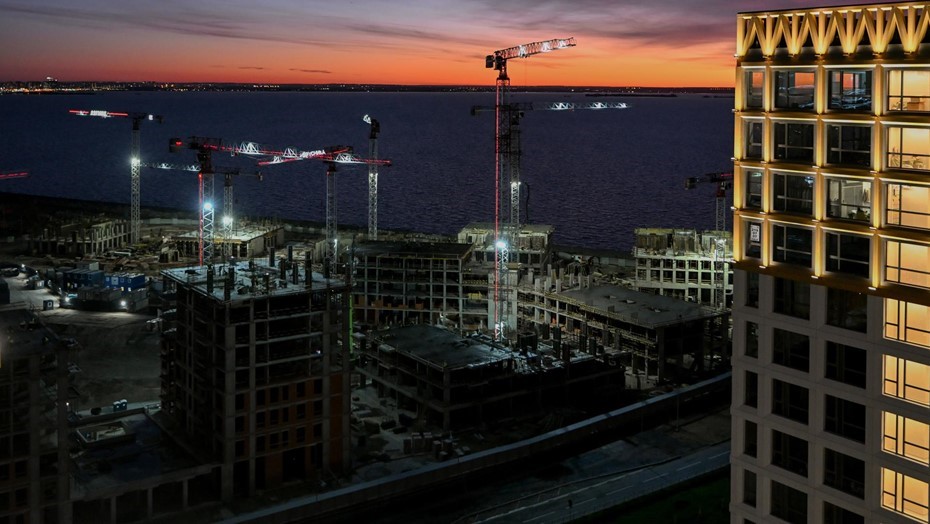 Новостройки на намыве Васильевского острова.