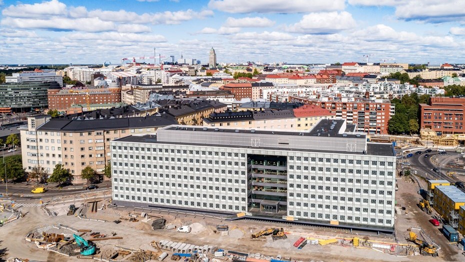 Вид на здание Национального образовательного центра (Karvi). Хельсинки, Финляндия. Вид на здание Национального образовательного центра (Karvi). Хельсинки, Финляндия.