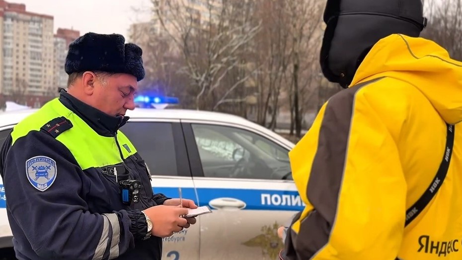 В Петербурге проверили мигрантов и курьеров