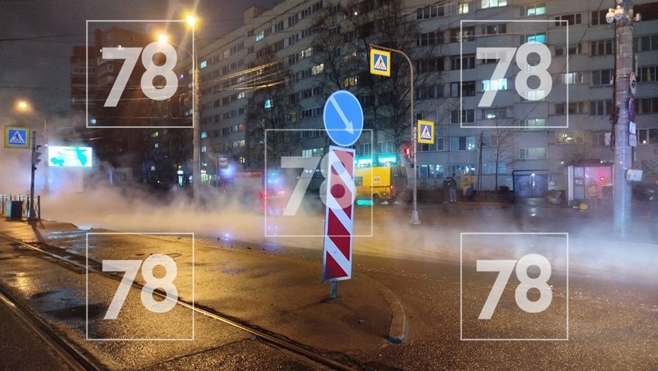 На Маршала Казакова 11 декабря прорвало трубу с кипятком На Маршала Казакова 11 декабря прорвало трубу с кипятком