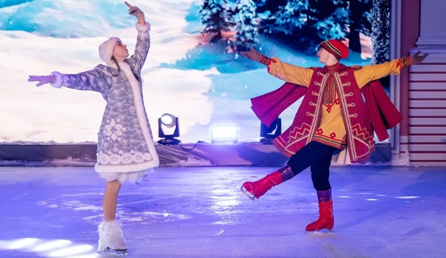 Ледовое шоу "Снегурочка" на Конюшенной площади Ледовое шоу "Снегурочка" на Конюшенной площади