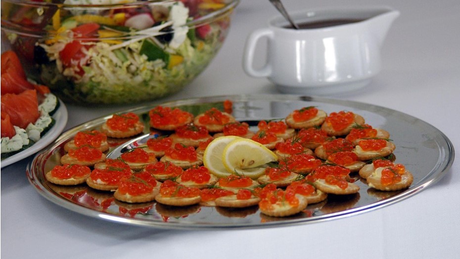 Россиянам назвали стоимость новогоднего стола в 2025 году Россиянам назвали стоимость новогоднего стола в 2025 году