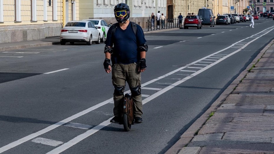 Парковка и велодорожка в центре Петербурга
