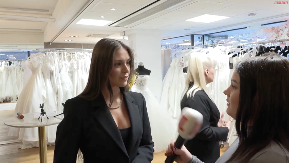 Сара Джафце, лишённая титула "Мисс Финляндия". Снимок с видео. Сара Джафце, лишённая титула "Мисс Финляндия". Снимок с видео.