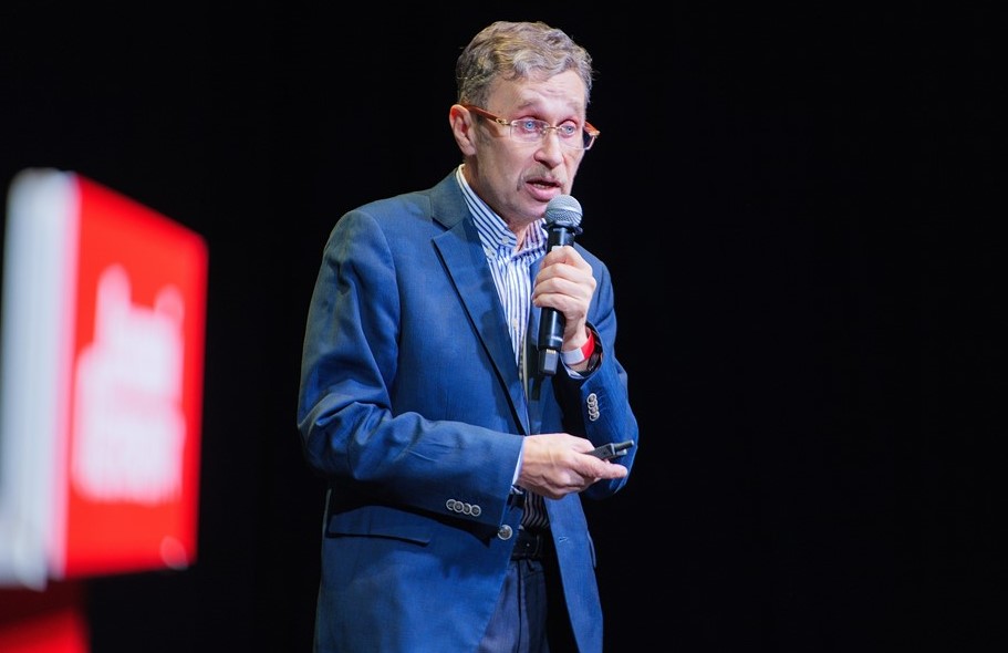 Доктор социологических наук, профессор СПбГУ, заведующий кафедрой связей с общественностью в бизнесе Высшей школы журналистики и массовых коммуникаций, президент Российской ассоциации преподавателей по связям с общественностью Дмитрий Гавра Доктор социологических наук, профессор СПбГУ, заведующий кафедрой связей с общественностью в бизнесе Высшей школы журналистики и массовых коммуникаций, президент Российской ассоциации преподавателей по связям с общественностью Дмитрий Гавра