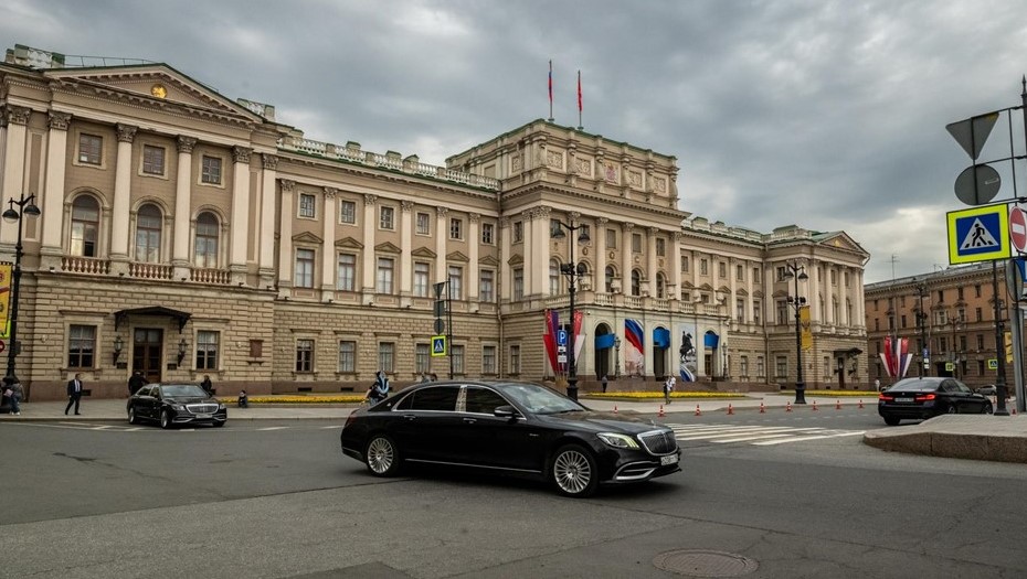 Исаакиевская площадь. Мариинский дворец. 