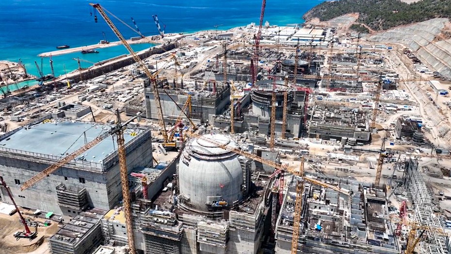 Вид на строительную площадку АЭС "Аккую" Вид на строительную площадку АЭС "Аккую"