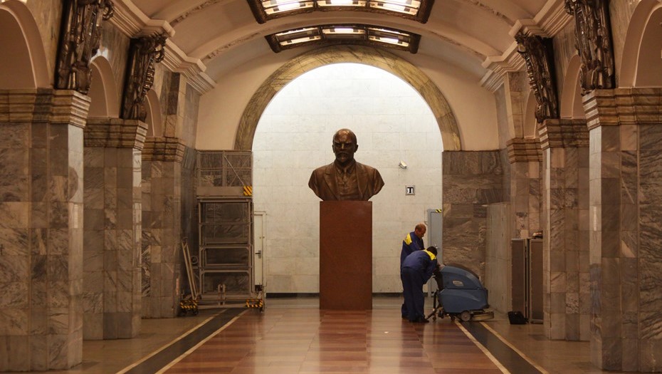 Станция метро "Кировский завод"