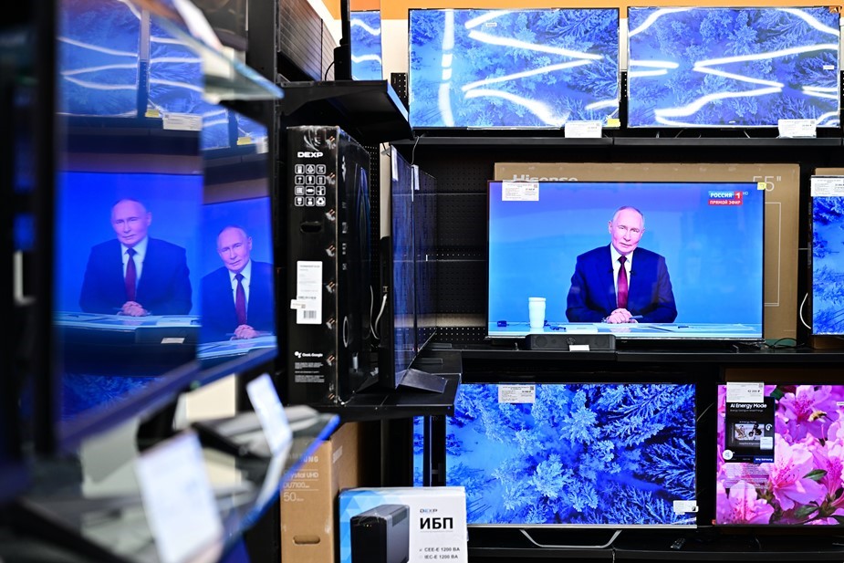 Трансляция программы "Итоги года" с президентом РФ Владимиром Путиным. Трансляция программы "Итоги года" с президентом РФ Владимиром Путиным.