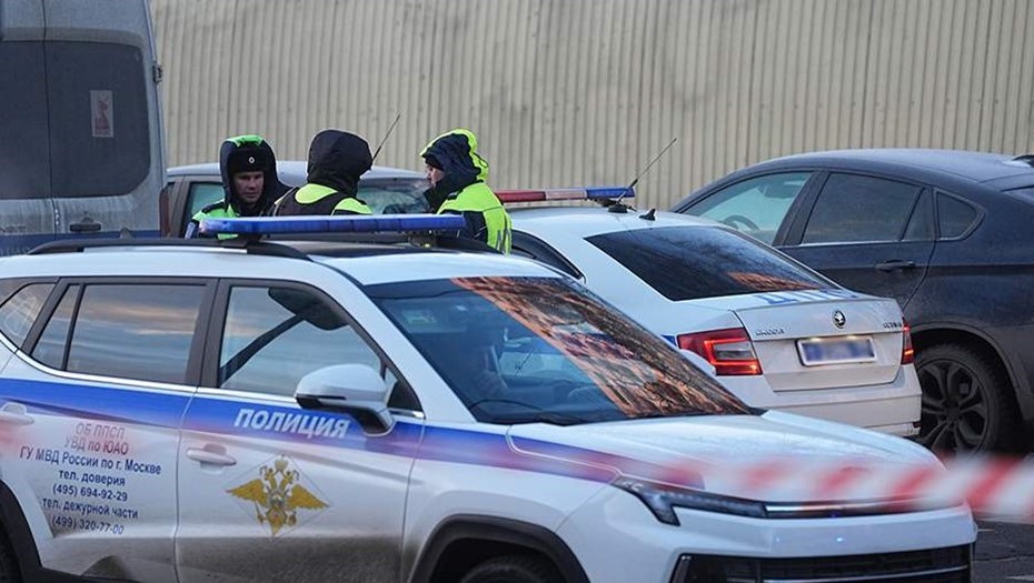 Утром полиция и СК продолжают работу на месте взрыва.