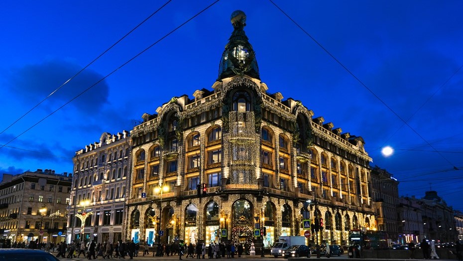 Дом Зингера украсила новая художественная подсветка