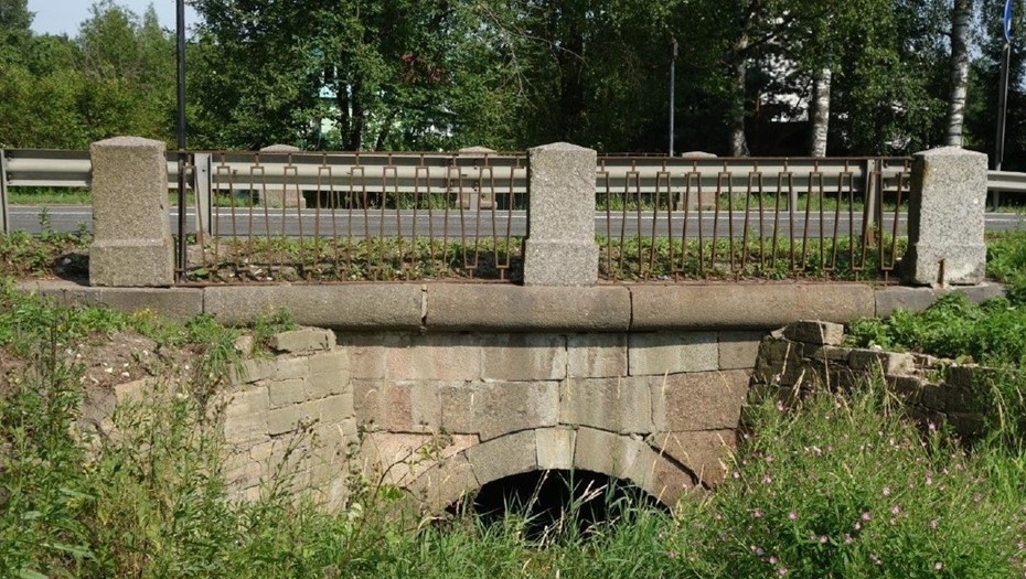 Базеновы мосты будут охранять как исторические сооружения Базеновы мосты будут охранять как исторические сооружения