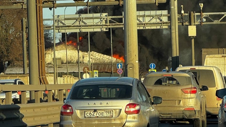 В Петербурге 26 декабря загорелась промзона у "Красного треугольника"