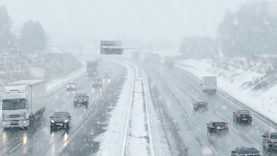 Дороги Финляндии в снежную бурю.