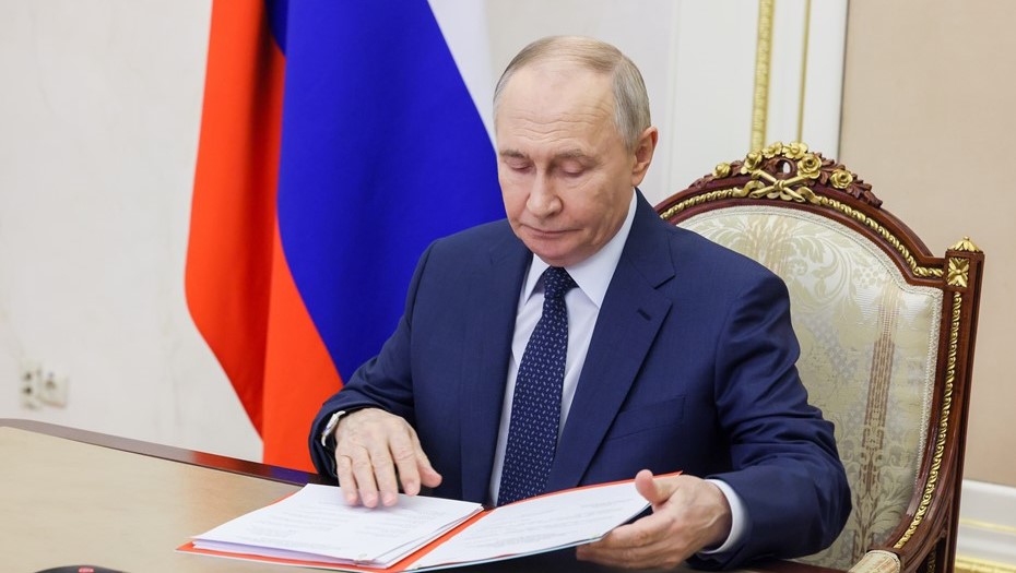 Путин подписал указ об охране важных объектов резервистами Путин подписал указ об охране важных объектов резервистами