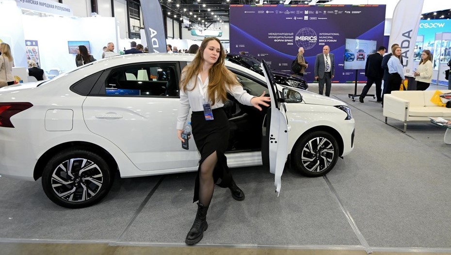 Выставка "Российский промышленник" в Экспофоруме. Lada Iskra