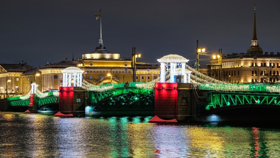 Новогодняя подсветка на мостах Петербурга 