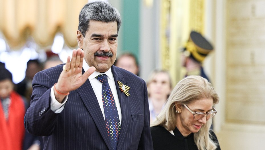 резидент Венесуэлы Николас Мадуро и его супруга Силия Флорес во время приема от имени президента РФ Владимира Путина для глав иностранных делегаций. Май 2025 резидент Венесуэлы Николас Мадуро и его супруга Силия Флорес во время приема от имени президента РФ Владимира Путина для глав иностранных делегаций. Май 2025