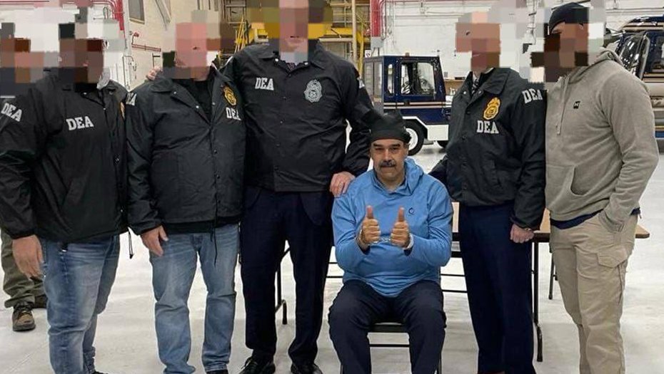 Президент Венесуэлы Николас Мадуро после захвата военными США. Фото с сотрудниками Управления по борьбе с наркотиками Президент Венесуэлы Николас Мадуро после захвата военными США. Фото с сотрудниками Управления по борьбе с наркотиками