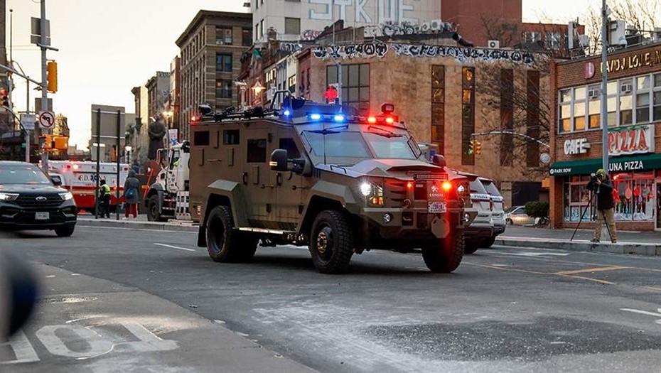 Президент Венесуэлы Николас Мадуро с супругой покинули зал суда в Нью-Йорке под сопровождением маршалов США.