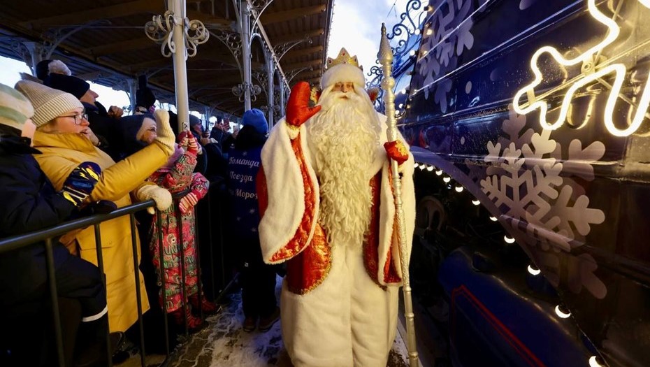 Поезд Деда Мороза на станции "Новый Петергоф" Поезд Деда Мороза на станции "Новый Петергоф"