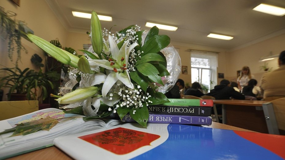 В России предложили увеличить сумму на подарок учителям 