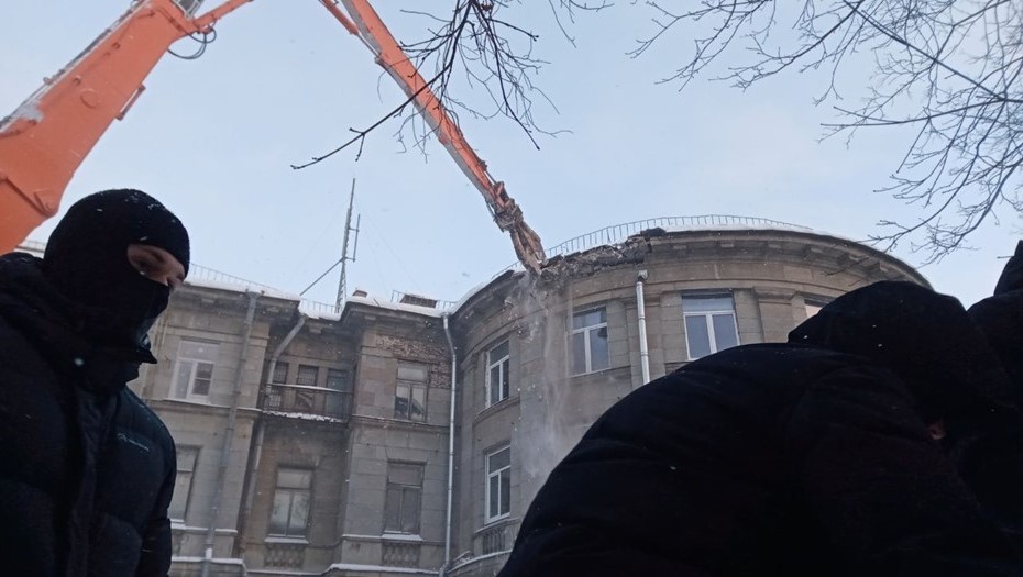 Демонтаж ВНИИБ на площади Мужества идет в соответствии  с законом