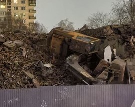 Экскаватор не выдержал снос ВНИИБ в Петербурге 