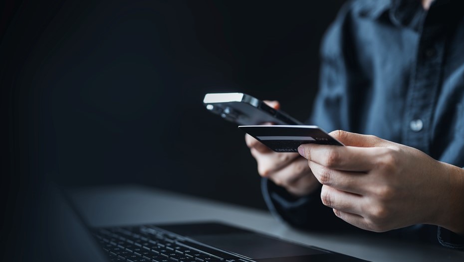 Мошенники начали продавать фейковые билеты на мероприятия в Петербурге