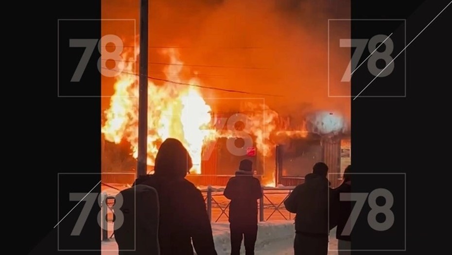 В Кудрово загорелось здание шашлычной