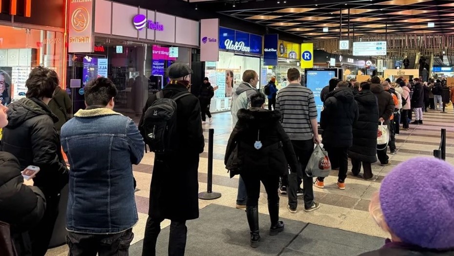 Очередь в ТЦ Kamppi в Хельсинки, Финляндия. 13 января 2026 года.