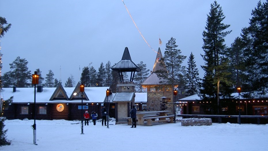 Деревня Санта-Клауса в Рованиеми, Лапландия, Финляндия.