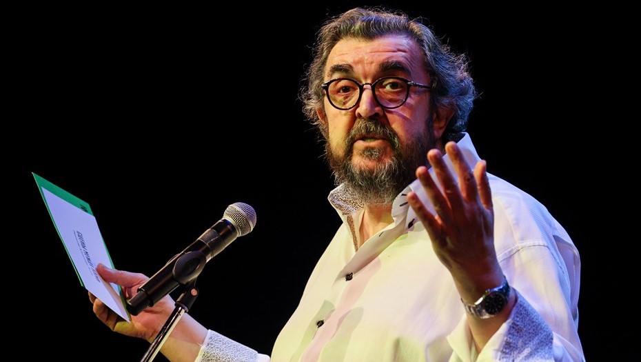 Ректор Школы-студии МХАТ Игорь Золотовицкий на церемонии награждения лауреатов ежегодного конкурса короткометражного кино в МХТ имени Чехова. Июнь 2025 года