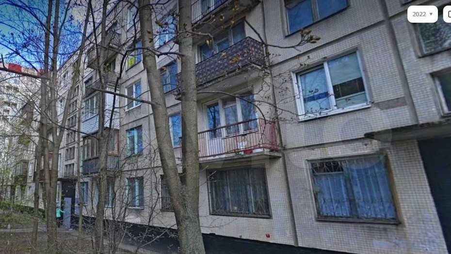 Дом, где продают квартиру на Софийской улице 